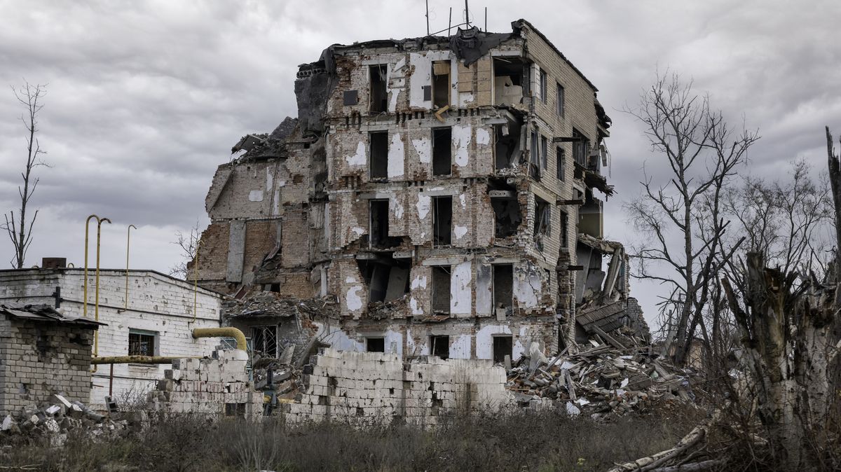 Rusové zasáhli nemocnici v Chersonu. Zabili lékaře, tvrdí ukrajinské úřady
